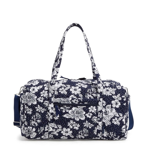 New Vera Bradley Large Traveler cotton Duffel Bag in Navy/White Rain Garden - Picture 1 of 2